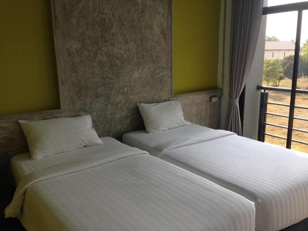 Pornsiri Hotel Sisaket Экстерьер фото