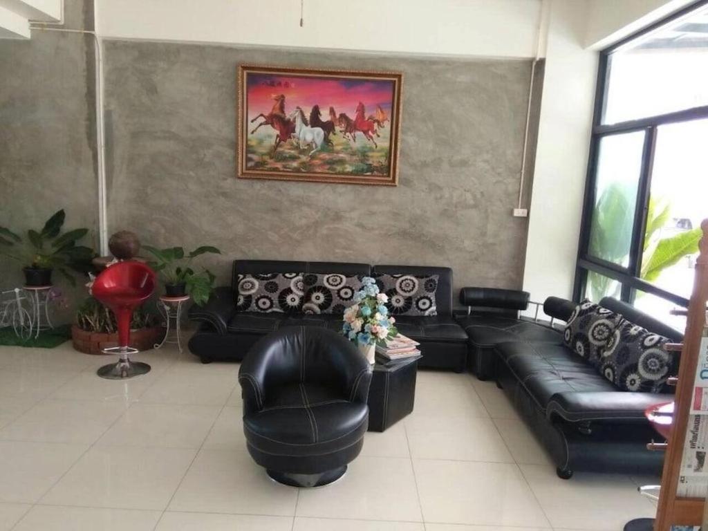 Pornsiri Hotel Sisaket Экстерьер фото